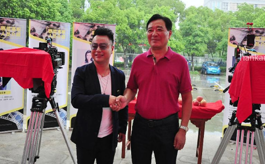 董事長趙寬與北京任性影視傳媒有限公司董事長戴戴合影 董事長趙寬與北京任性影視傳媒有限公司董事長戴戴合影